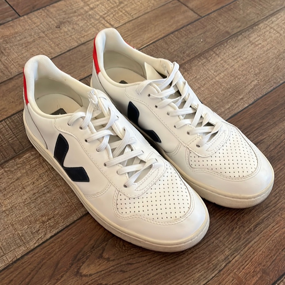 Veja V-10 red and blue
